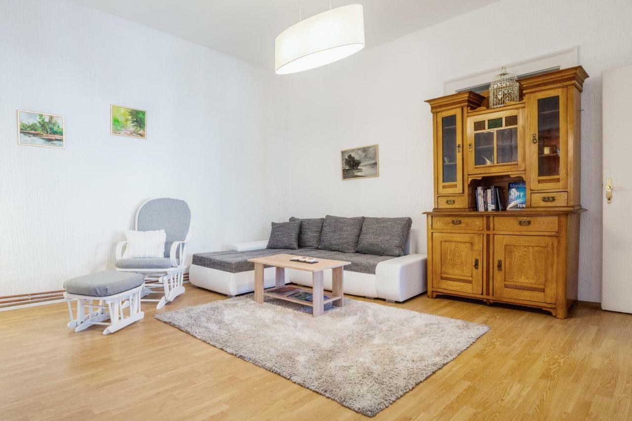 Apartment Tri Mudraca Karanac Εξωτερικό φωτογραφία